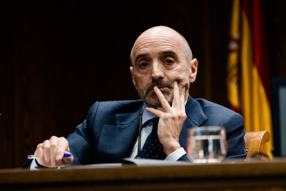 (Foto de ARCHIVO)
El empresario Julio Martínez (d) comparece ante la Comisión de Investigación del ‘caso Koldo’, en el Senado, a 9 de abril de 2026, en Madrid (España). Martínez ha sido citado por el PP que le señala como "posible testaferro" del expresidente del Gobierno José Luis Rodríguez Zapatero, y que está investigado en la causa por el rescate de la aerolínea venezolana Plus Ultra.

Carlos Luján / Europa Press
09/4/2026