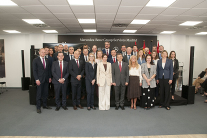 Mercedes Benz Madrid recibe la visita de Ayuso