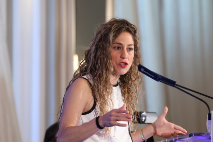 La coordinadora de Movimiento Sumar, Lara Hernández, durante un desayuno informativo de Fórum Europa organizado por Nueva Economía Fórum, en el Hotel Mandarin Oriental Ritz, a 25 de mayo de 2026, en Madrid (España).

Marta Fernández / Europa Press
25/5/2026