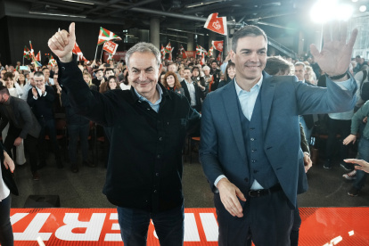 (Foto de ARCHIVO)
El expresidente del Gobierno, José Luis Rodríguez Zapatero (i), y el presidente del Gobierno y secretario general del PSOE, Pedro Sánchez (d), durante el acto de homenaje al expresidente José Luis Rodríguez Zapatero, en el Palacio Euskalduna, a 9 de marzo de 2024, en Bilbao, Vizcaya, País Vasco (España). Bajo el lema de '20 años de los derechos y las libertades', el encuentro recuerda los 20 años transcurridos desde que Zapatero constituyó su primer Ejecutivo. El acto sirve como reconocimiento de los socialistas vascos al logro de "la paz y el fin del terrorismo" por parte de José Luis Rodríguez Zapatero, motivo por el que este homenaje se realiza en Euskadi.

H.Bilbao / Europa Press
09 MARZO 2024;ACTO;PSOE;PSE-EE;EUSKADI;ZAPATERO;PRESIDENTE;GOBIERNO;ANIVERSARIO;20;VEINTE
09/3/2024
