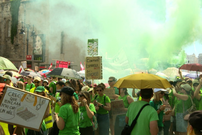 Una manifestación de profesorado recorre este miércoles las calles de València hasta la Conselleria de Educación en el día 13 de la huelga indefinida.

EUROPA PRESS
27/5/2026