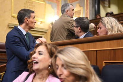El presidente del Gobierno, Pedro Sánchez, el secretario de organización del PSOE, Santos Cerdán
