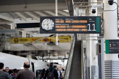 Un tren AVE destino Málaga sale de la estación de Atocha, a 30 de abril de 2026, en Madrid (España). 
Gabriel Luengas / Europa Press
30/4/2026