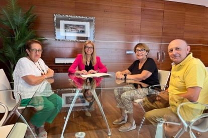 Firma de la renovación del convenio con el Club de Pensionistas de Finestrat.