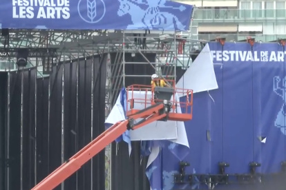 Quitan los carteles del Festival de Les Arts tras la cancelación