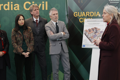 La directora general de la Guardia Civil, Mercedes González, el alcalde de Soria, Carlos Martínez, y el ministro del Interior, Fernando Grande-Marlaska.