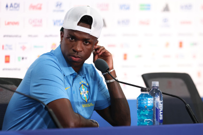 EAST RUTHERFORD, NEW JERSEY - JUNE Vinicius Junior  of Brazil speaks to the media during a press conference ahead of the FIFA World Cup 2026 Group C match between Brazil and Morocco at New York New Jersey Stadium on June 12, 2026 in East Rutherford, New Jersey. (Photo by Darrian Traynor/Getty Images)