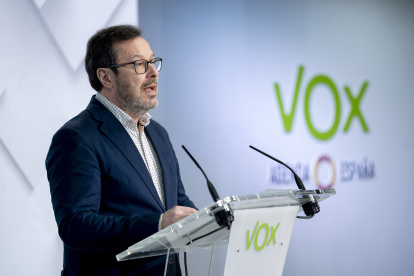 El portavoz de Vox, José Antonio Fúster, durante una rueda de prensa posterior a la reunión del Comité de Acción Política de Vox, a 9 de febrero de 2026, en Madrid (España). Vox ha cosechado 14 diputados en las elecciones celebradas este domingo en Aragón, frente a los siete que logró en los comicios autonómicos de 2023, y tiene la llave para que el 'popular' Jorge Azcón revalide la Presidencia de la región.

Alberto Ortega / Europa Press
09/2/2026