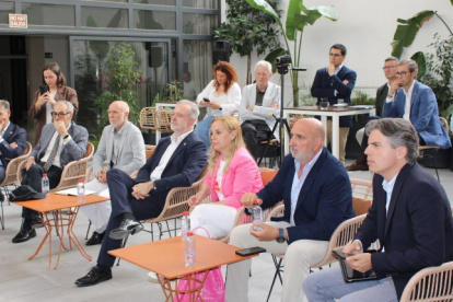 Asistentes en el desayuno coloquio de ESdiario CV sobre vivienda.