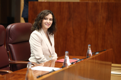 La presidenta de la Comunidad de Madrid, Isabel Díaz Ayuso, durante una sesión plenaria, en la Asamblea de Madrid, a 18 de junio de 2026, en Madrid (España). La Asamblea de Madrid cierra curso político con un Pleno en el que se aprueban dos leyes y con la del concebido no nacido en el aire, al haberla retirado la Mesa del orden del día tras un escrito del PSOE que identificaba fallos en su tramitación.

Eduardo Parra / Europa Press
18/6/2026