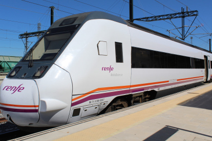 Tren de Renfe

REMITIDA / HANDOUT por RENFE
Fotografía remitida a medios de comunicación exclusivamente para ilustrar la noticia a la que hace referencia la imagen, y citando la procedencia de la imagen en la firma
14/11/2025