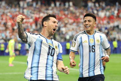 ARLINGTON, TEXAS - JUNE 22: Lionel Messi #10 of Argentina celebrates after scoring his team's first goal during the FIFA World Cup 2026 Group J match between Argentina and Austria at Dallas Stadium on June 22, 2026 in Arlington, Texas. (Photo by Charlotte Wilson/Getty Images)