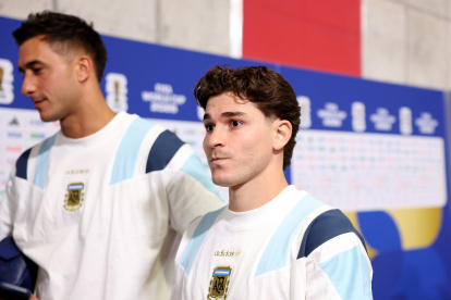 KANSAS CITY, MISSOURI - JUNE 16: Julian Alvarez #9 of Argentina arrives before the FIFA World Cup 2026 Group J match between Argentina and Algeria at Kansas City Stadium on June 16, 2026 in Kansas City, Missouri. (Photo by Charlotte Wilson/Getty Images)