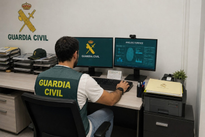 Agente de la Guardia Civil en investigación.

REMITIDA / HANDOUT por OPC
Fotografía remitida a medios de comunicación exclusivamente para ilustrar la noticia a la que hace referencia la imagen, y citando la procedencia de la imagen en la firma
23/6/2026