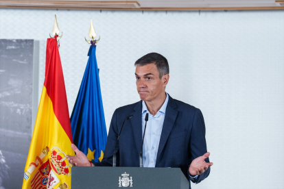 El presidente del Gobierno, Pedro Sánchez, durante un encuentro sobre políticas de apoyo a la discapacidad y la dependencia, en el Instituto de Mayores y Servicios Sociales (IMSERSO), a 23 de junio de 2026, en Madrid (España).  Durante el encuentro, el presidente del Gobierno se ha reunido con cuidadores y representantes de organizaciones que trabajan en este ámbito, para conocer de primera mano la realidad de estas personas y compartir la acción del Gobierno destinada a fortalecer sus derechos y llevarlos al entorno cotidiano.

Matias Chiofalo / Europa Press
23/6/2026