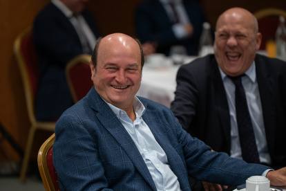 (Foto de ARCHIVO)
El expresidente del EBB del PNV Andoni Ortuzar durante un desayuno informativo, en el Hotel Lakua de Vitoria, a 19 de septiembre de 2025, en Vitoria-Gasteiz, Álava, País Vasco (España). Durante el desayuno, el presidente de la Generalitat, ha compartido su modelo territorial.

Iñaki Berasaluce / Europa Press
19 SEPTIEMBRE 2025;CATALUÑA;DESAYUNO;VITORIA;ILLA;SALVADOR ILLA
19/9/2025