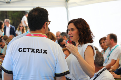 La presidenta de la CAM, Isabel Díaz Ayuso, en Riosequillo de Buitrago del Lozoya