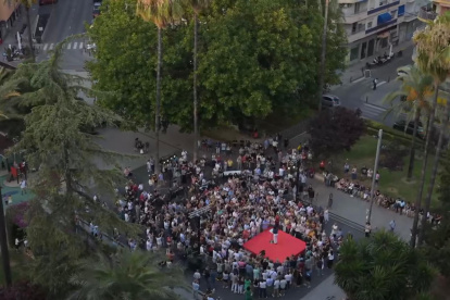 'Puesta de largo' de Diana Morant en 'su casa' Gandia con pinchazo
