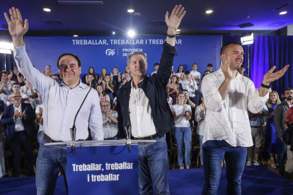 El president de la Generalitat y líder del PPCV, Juanfran Pérez Llorca, el presidente del PP, Alberto Núñez Feijóo y el presidente del PP en la provincia de Valencia y presidente de la Diputación de Valencia, Vicent Mompó