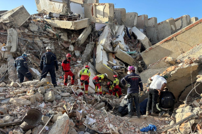 Bomberos de la Diputación de Badajoz en Venezuela tras los terremotos.