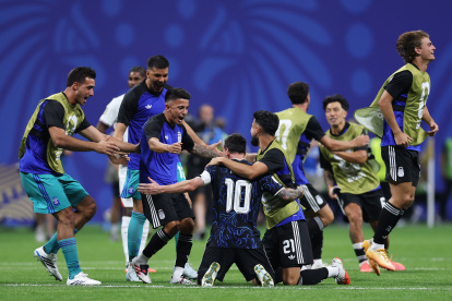ATLANTA, GEORGIA - JULY 15: Lionel Messi #10 of Argentina celebrates with teammates after the 2-1 win during the FIFA World Cup 2026 Semi Final match between England and Argentina at Atlanta Stadium on July 15, 2026 in Atlanta, Georgia. (Photo by Buda Mendes/Getty Images)