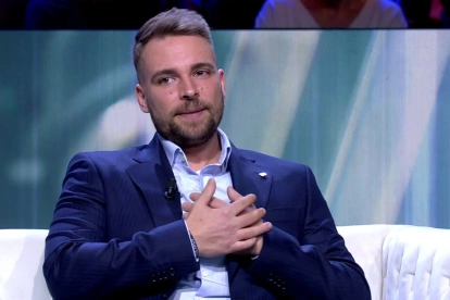 José María Almoguera dispuesto a defender su honor y el honor de su madre, Carmen Borrego.
