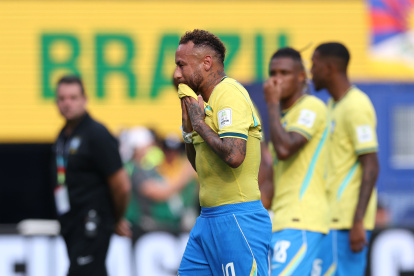 EAST RUTHERFORD, NEW JERSEY - JULY 05: Neymar Jr #10 of Brazil reacts after the 1-2 loss during the FIFA World Cup 2026 Round of 16 match between Brazil and Norway at New York New Jersey Stadium on July 05, 2026 in East Rutherford, New Jersey. (Photo by Buda Mendes/Getty Images)