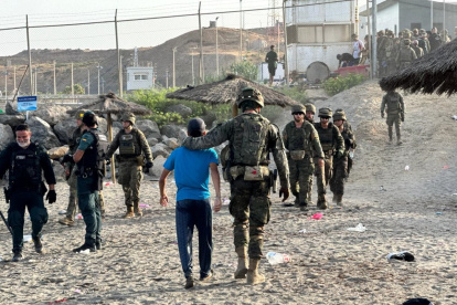 Militares acompañan a migrantes en Ceuta hasta la frontera de El Tarajal

IVÁN ZAMBRANO- EUROPA PRESS
01/8/2026