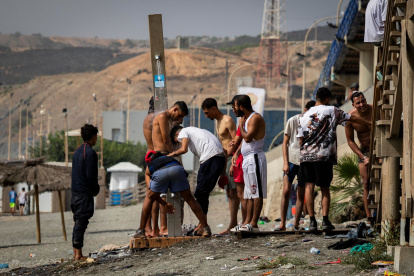 Marroquíes regresando a su país tras la avalancha migrante en Ceuta