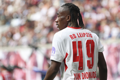 Yan Diomande, en un partido con el Leipzig