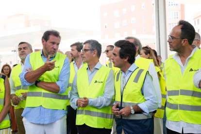 Óscar Puente y Félix Bolaños, en las obras de la Estación Intermodal de Almería