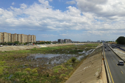 Cauce del río Turia a su paso por Xirivella, en una imagen de archivo.