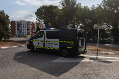 Furgón de la Guardia Civil durante el incendio de Segorbe (Archivo)