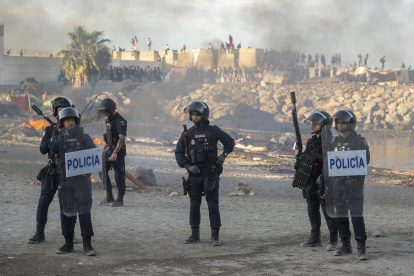 Antidisturbios en Ceuta