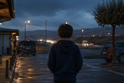 Niño en una gasolinera