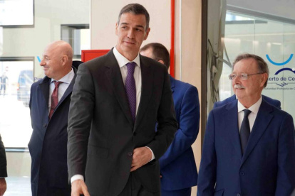 Pedro Sánchez y el presidente de Ceuta, Juan Jesús Vivas