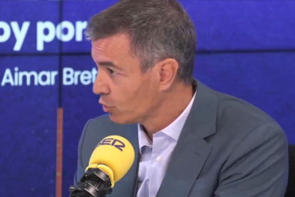 El presidente del Gobierno, Pedro Sánchez, durante una entrevista en la cadena SER

REMITIDA / HANDOUT por CADENA SER
Fotografía remitida a medios de comunicación exclusivamente para ilustrar la noticia a la que hace referencia la imagen, y citando la procedencia de la imagen en la firma
31/8/2026