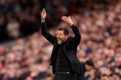 LIVERPOOL, ENGLAND - SEPTEMBER 09: Diego Simeone, Manager of Atletico Madrid, reacts during the UEFA Champions League 2026/27 League Phase MD1 match between Liverpool FC and Atletico de Madrid at Anfield on September 09, 2026 in Liverpool, England. (Photo by Carl Recine/Getty Images)