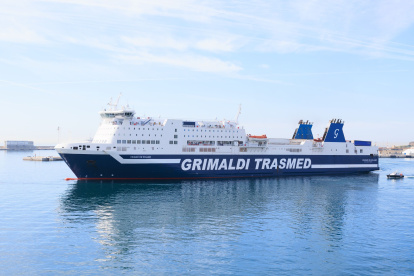 Imagen de archivo de un barco de Trasmed
