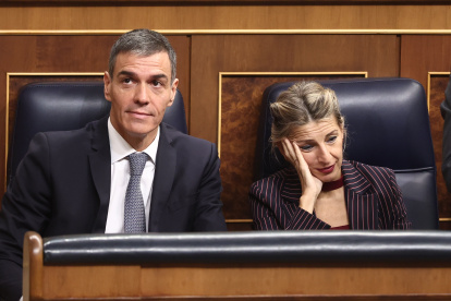 El presidente del Gobierno, Pedro Sánchez, y la vicepresidenta segunda y ministra de Trabajo y Economía Social, Yolanda Díaz