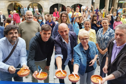 Presentación de la XXXIII Festa dos Callos de O Porriño con el alcalde Alejandro Lorenzo (centro)