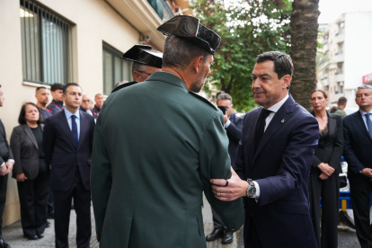 El presidente Juanma Moreno en el funeral de los dos agentes de la Guardia Civil fallecidos en Huelva.