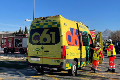 Sanitarios y bomberos actúan en Vélez-Málaga.