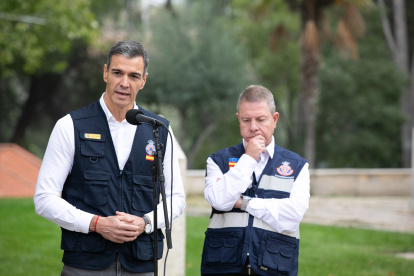 Pedro Sánchez y Emiliano García-Page, en el CECOPI de Toledo.