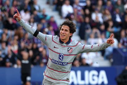 Giuliano Simeone celebra su gol ante el Levante: el definitivo 0-2