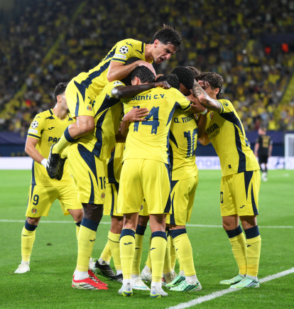 El Villarreal celebra el gol de Mouriño ante el Nápoles