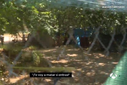 Momento del reportaje en la que Javi Fuente es amenazado