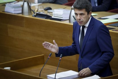 Carlos Mazón compareciendo en Les Corts