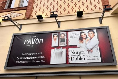 Fachada del eatro Pavón, donde se representa la obra