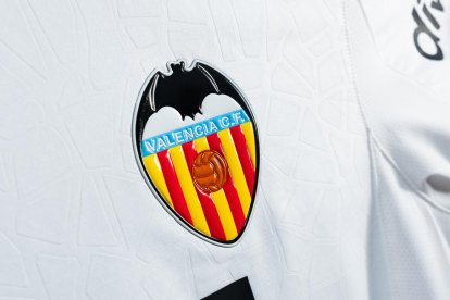 Trencadís en el relieve de la camiseta